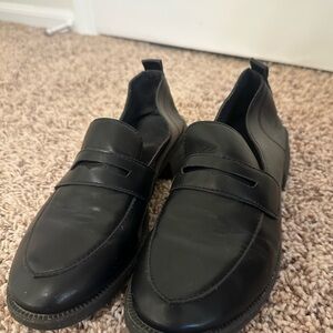Women’s Black leather Loafers size 40 8.5